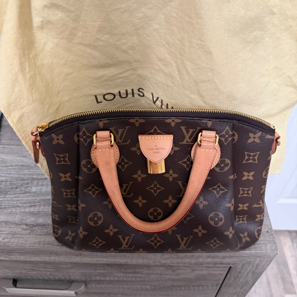 Lv - Picture 2 of 7